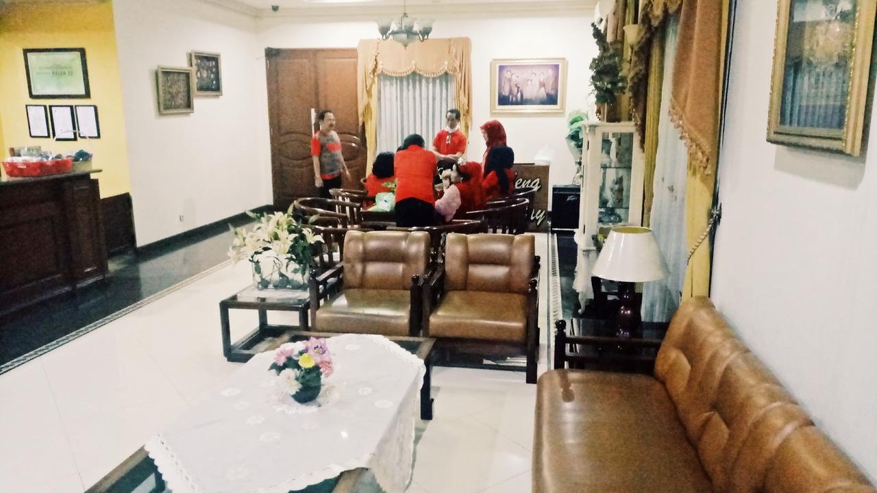 Gardena Homestay Surabaya Bagian luar foto