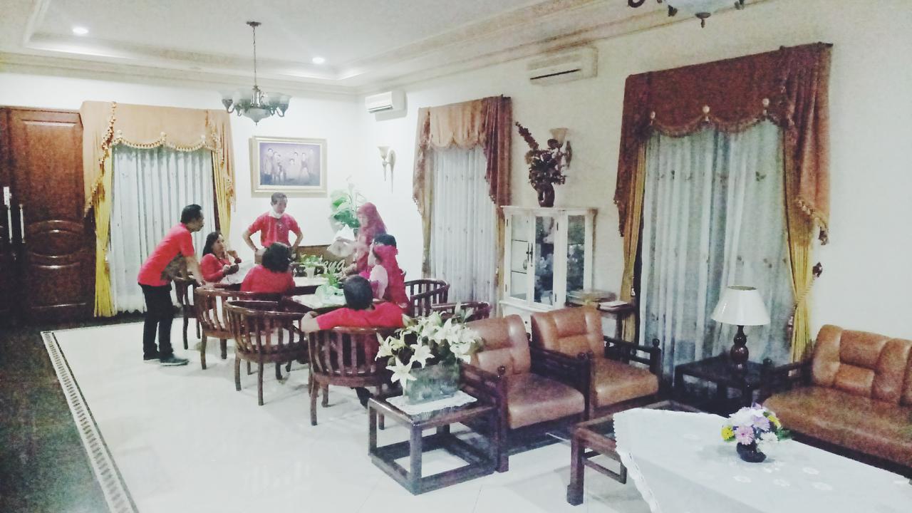 Gardena Homestay Surabaya Bagian luar foto