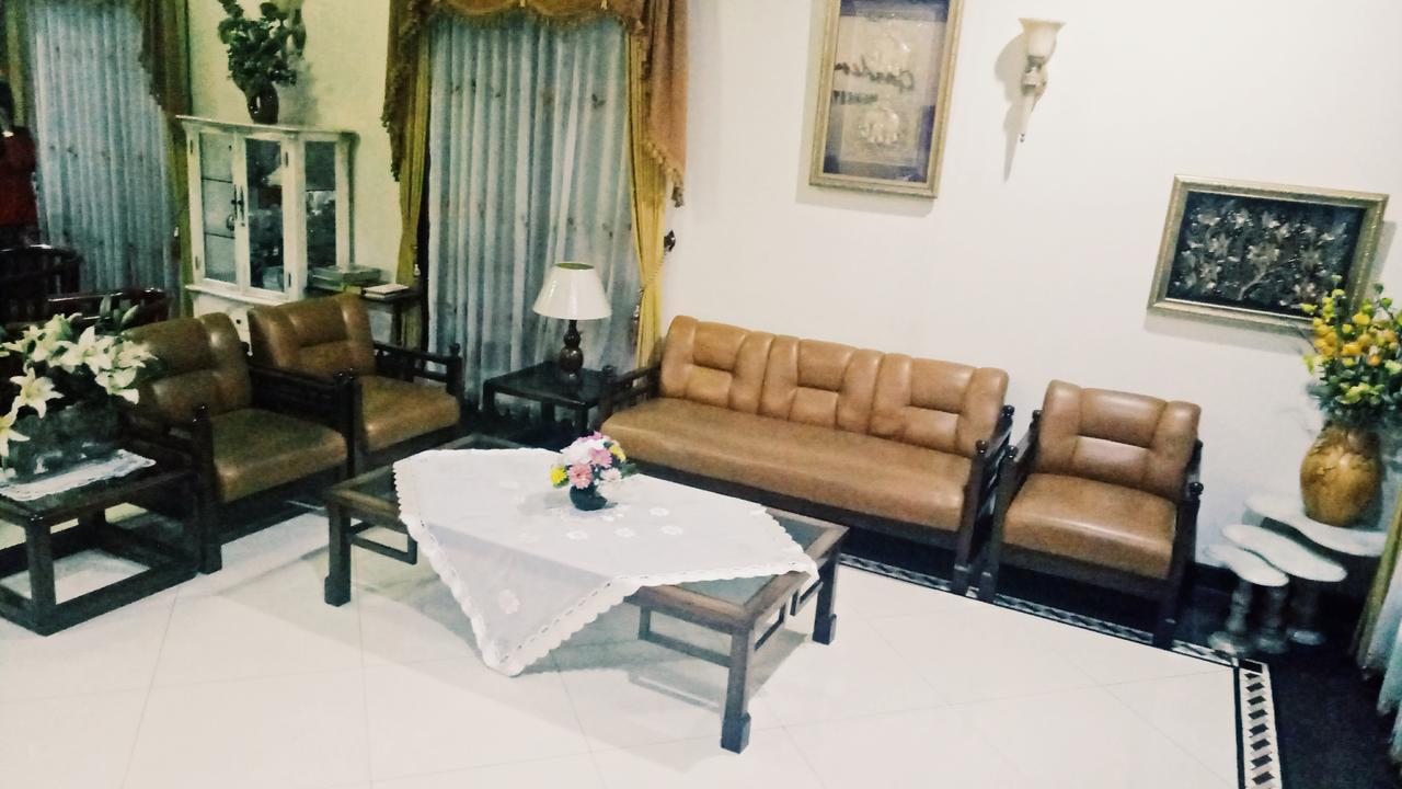 Gardena Homestay Surabaya Bagian luar foto