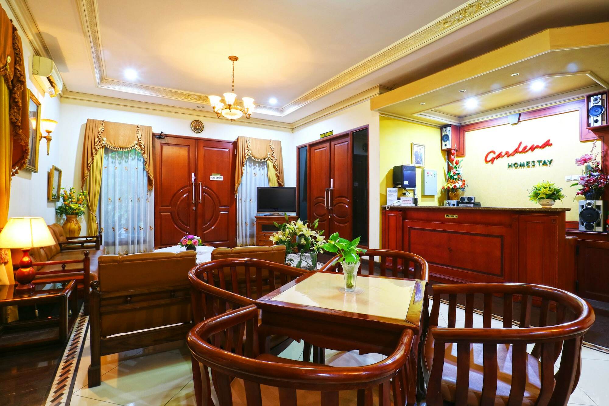 Gardena Homestay Surabaya Bagian luar foto